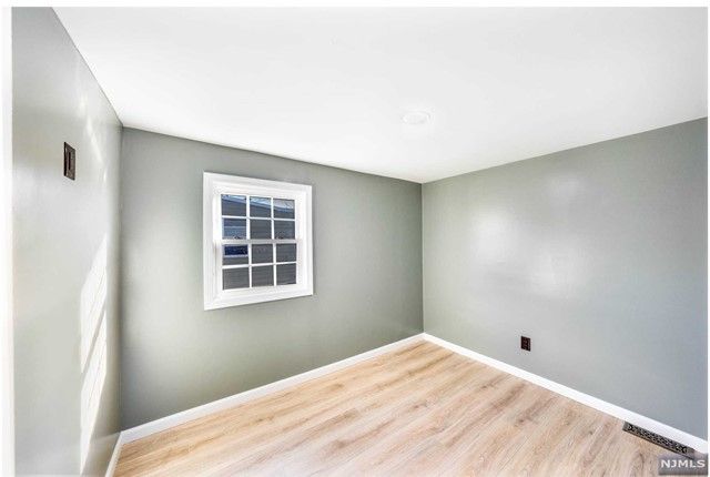 9 Helen Drive, Moonachie, NJ 07074