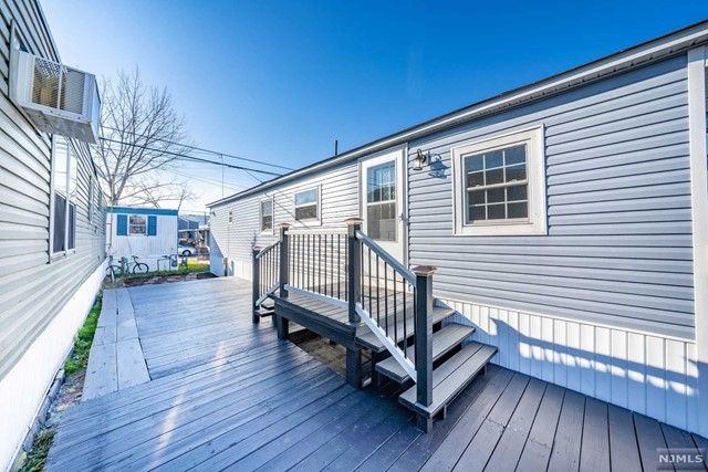 9 Helen Drive, Moonachie, NJ 07074