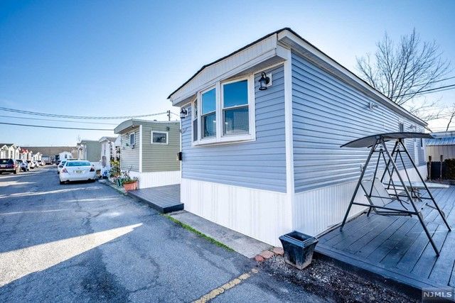 9 Helen Drive, Moonachie, NJ 07074