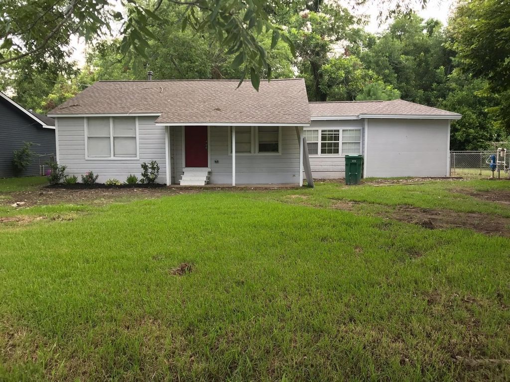 131 Frontier Lane, Freeport, TX 77541