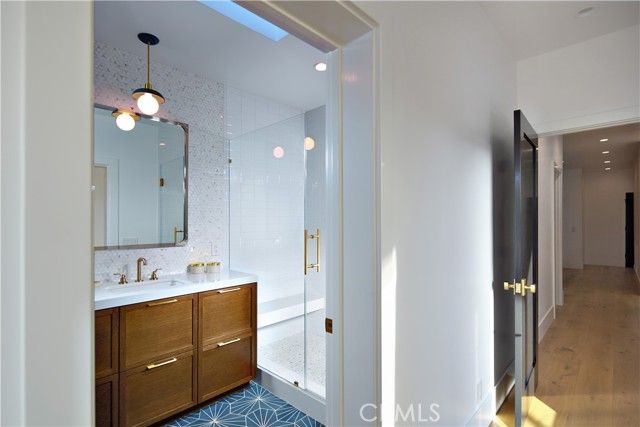 333 Milford Drive, Corona Del Mar (newport Beach), CA 92625