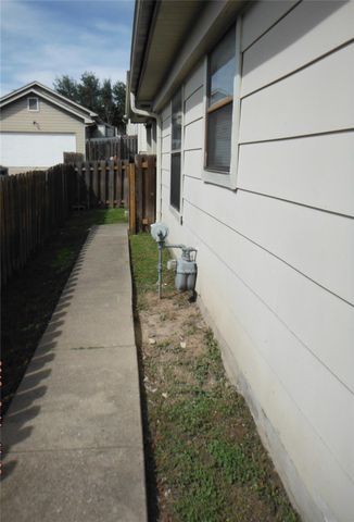 5648 Pinon Vista DR, Austin, TX 78724
