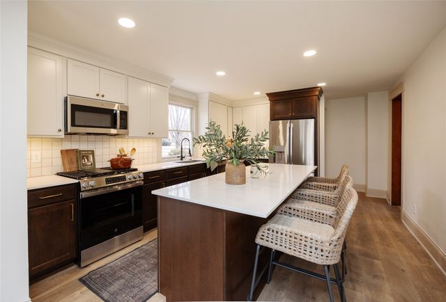 1236 43rd Street, Des Moines, IA 50311