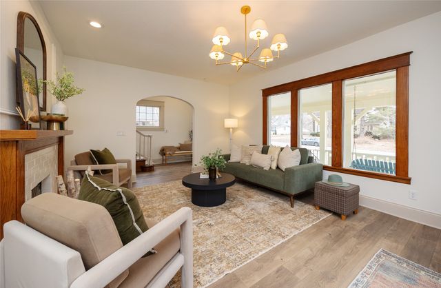 1236 43rd Street, Des Moines, IA 50311