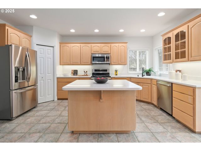 2360 DALE Ave, Eugene, OR 97408