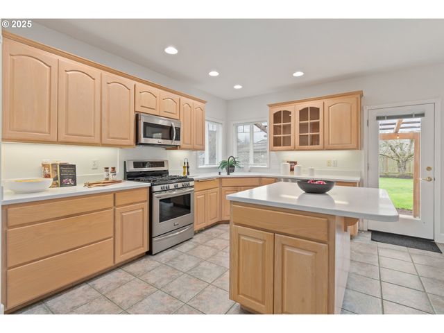 2360 DALE Ave, Eugene, OR 97408