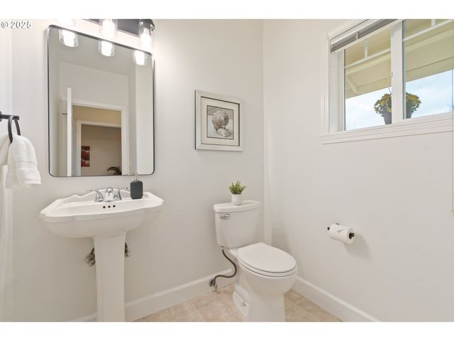 2360 DALE Ave, Eugene, OR 97408