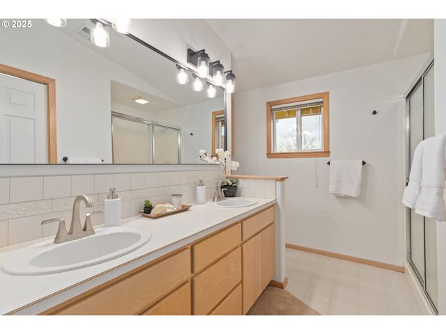 2360 DALE Ave, Eugene, OR 97408