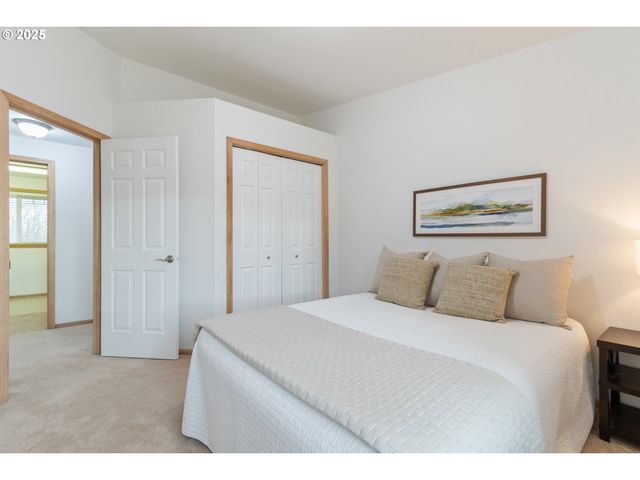 2360 DALE Ave, Eugene, OR 97408