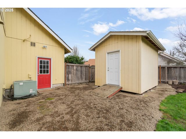 2360 DALE Ave, Eugene, OR 97408