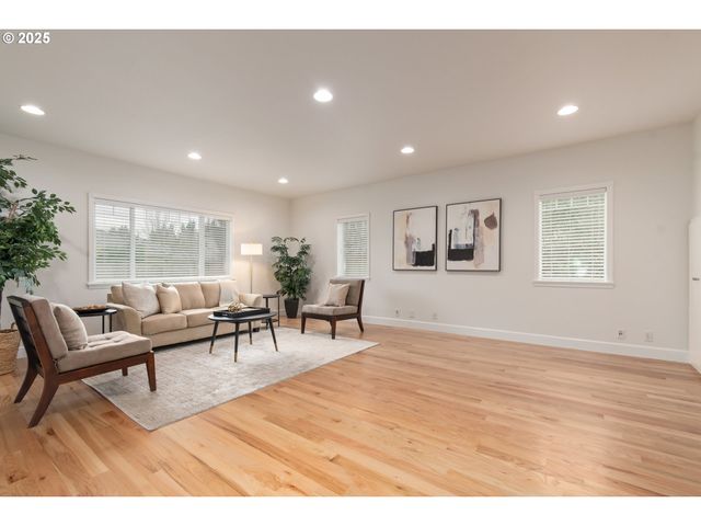 2360 DALE Ave, Eugene, OR 97408