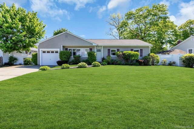 481 Bayport Avenue, Bayport, NY 11705