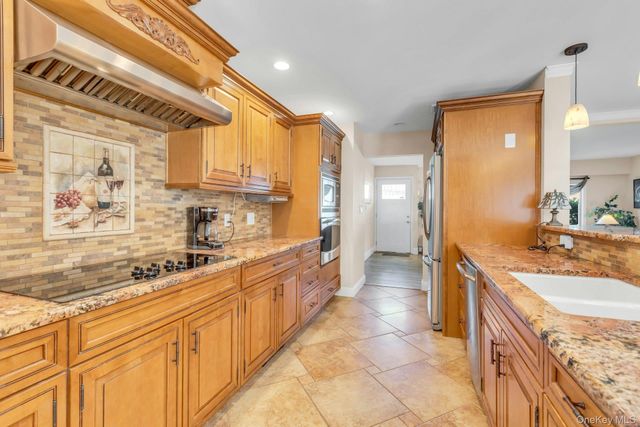 481 Bayport Avenue, Bayport, NY 11705