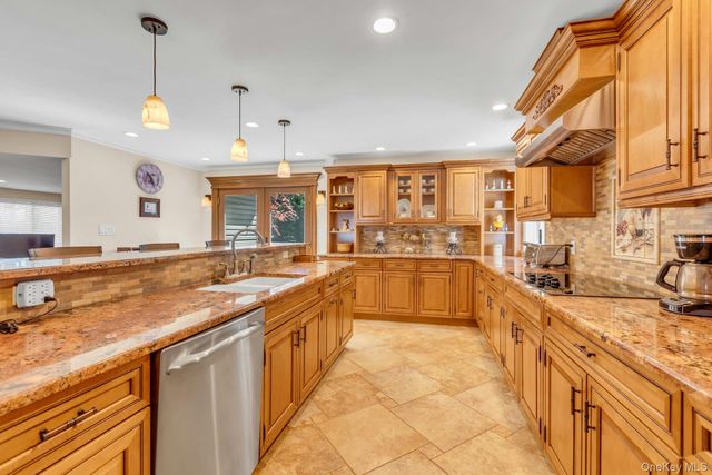 481 Bayport Avenue, Bayport, NY 11705