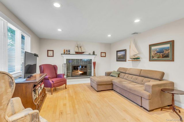 481 Bayport Avenue, Bayport, NY 11705