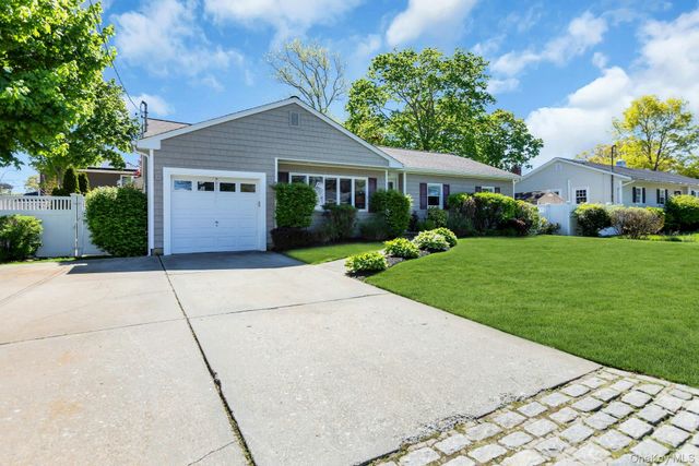 481 Bayport Avenue, Bayport, NY 11705