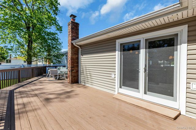 481 Bayport Avenue, Bayport, NY 11705