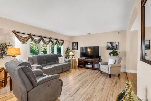 481 Bayport Avenue, Bayport, NY 11705