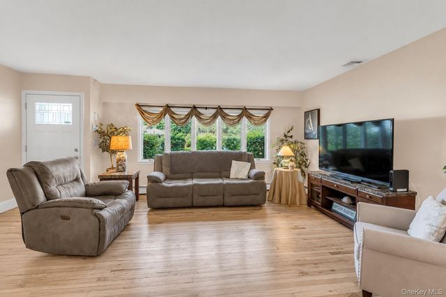 481 Bayport Avenue, Bayport, NY 11705