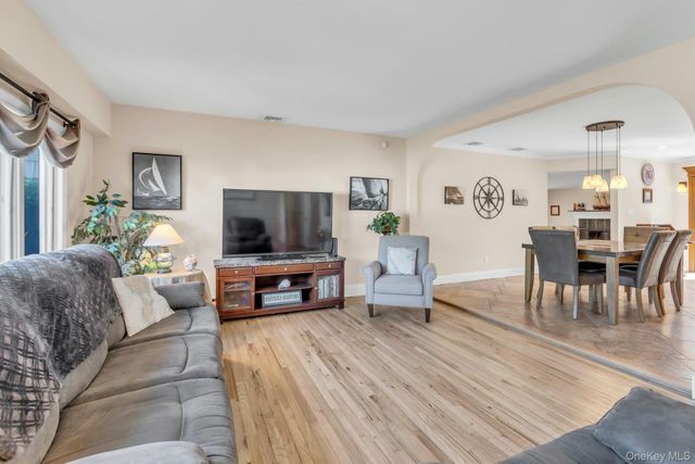 481 Bayport Avenue, Bayport, NY 11705