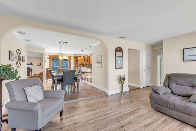 481 Bayport Avenue, Bayport, NY 11705