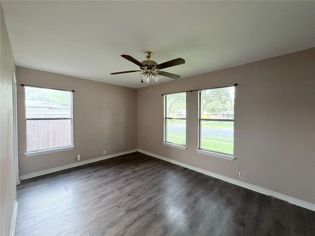 405 Canterbury Dr, Corpus Christi, TX 78412