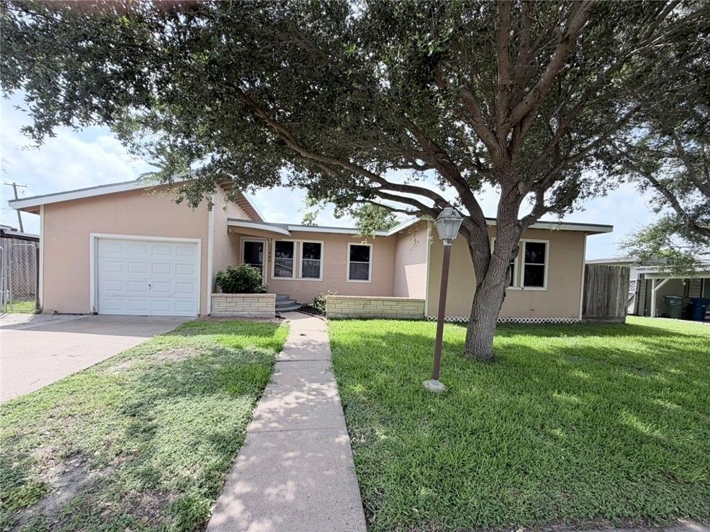 405 Canterbury Dr, Corpus Christi, TX 78412
