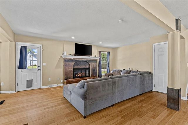 1600 SW 24th Street, Blue Springs, MO 64015