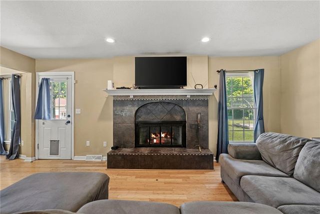 1600 SW 24th Street, Blue Springs, MO 64015