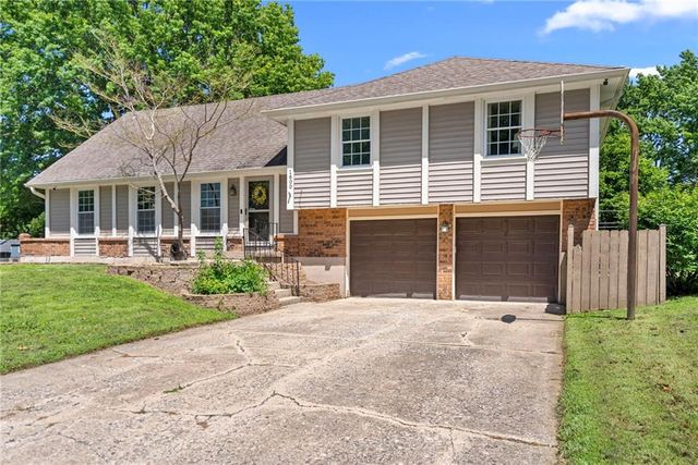 1600 SW 24th Street, Blue Springs, MO 64015