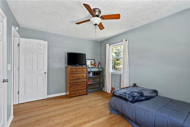 1600 SW 24th Street, Blue Springs, MO 64015