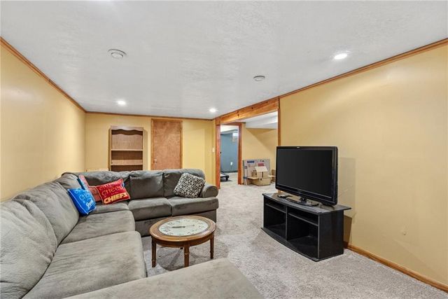 1600 SW 24th Street, Blue Springs, MO 64015