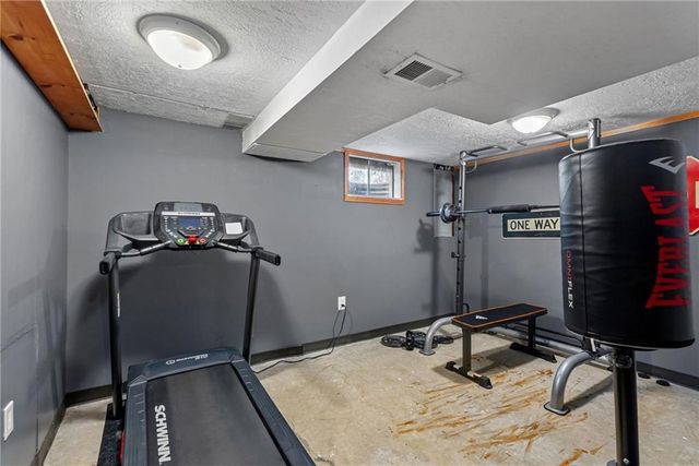 1600 SW 24th Street, Blue Springs, MO 64015