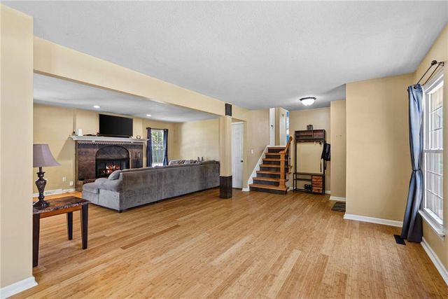 1600 SW 24th Street, Blue Springs, MO 64015