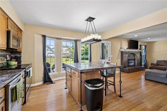 1600 SW 24th Street, Blue Springs, MO 64015