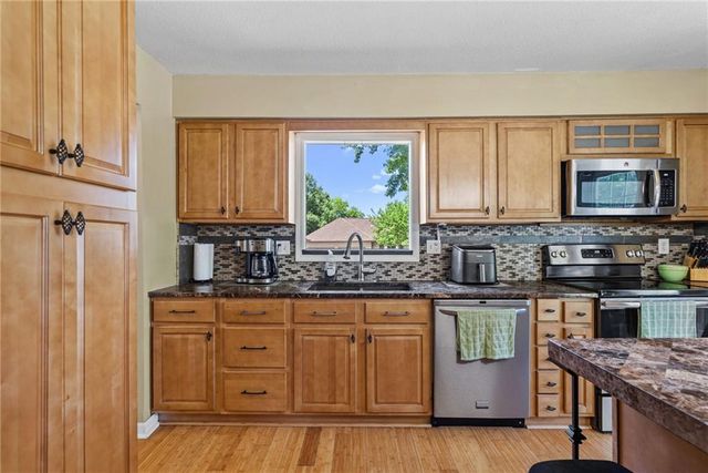 1600 SW 24th Street, Blue Springs, MO 64015