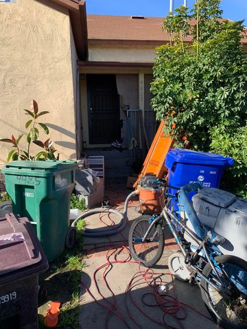 9423 C St., Oakland, CA 94603