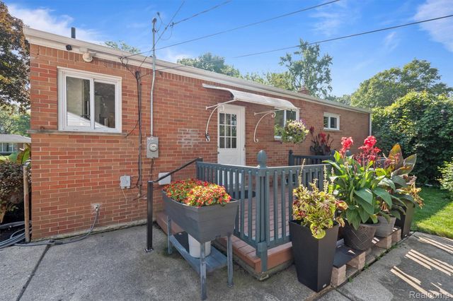 23007 Frederick Avenue, Farmington, MI 48336