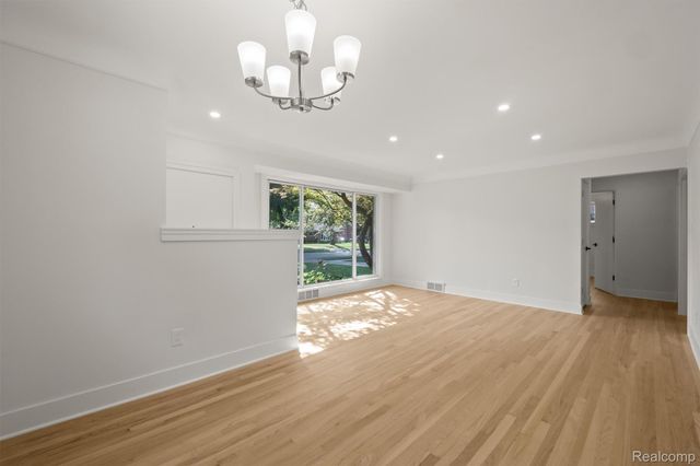 23007 Frederick Avenue, Farmington, MI 48336