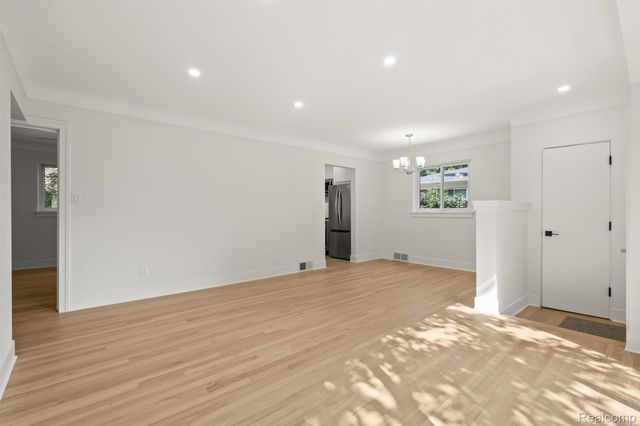 23007 Frederick Avenue, Farmington, MI 48336