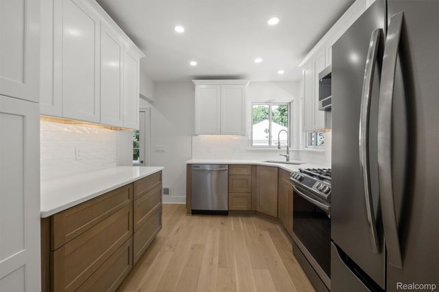 23007 Frederick Avenue, Farmington, MI 48336