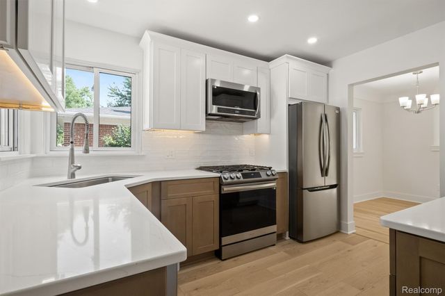 23007 Frederick Avenue, Farmington, MI 48336