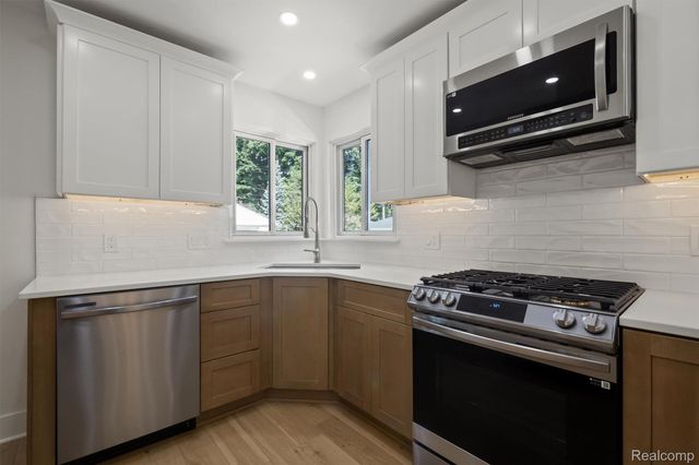 23007 Frederick Avenue, Farmington, MI 48336