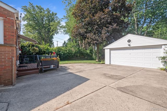 23007 Frederick Avenue, Farmington, MI 48336