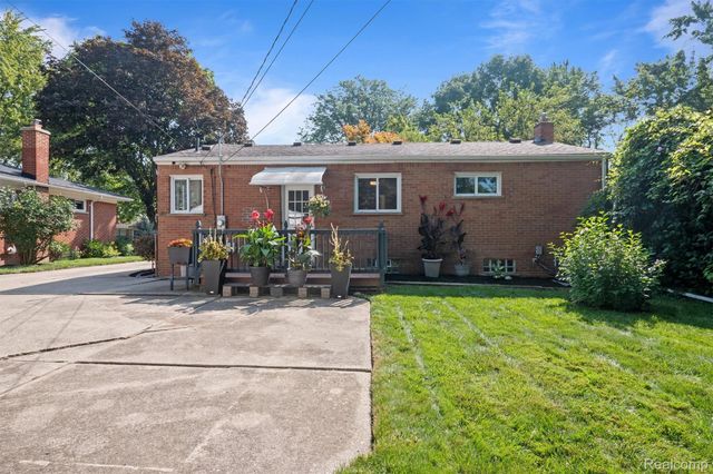 23007 Frederick Avenue, Farmington, MI 48336