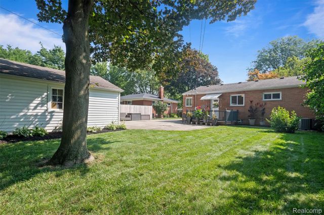 23007 Frederick Avenue, Farmington, MI 48336