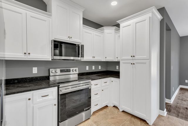30 Shire Ct, Leoma, TN 38468