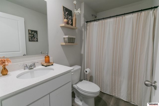 10818 S 178th Street, Omaha, NE 68136