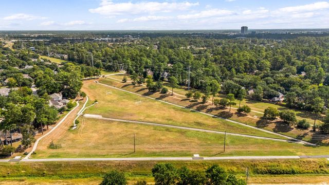 16030 Summerville Lake Drive, Tomball, TX 77377