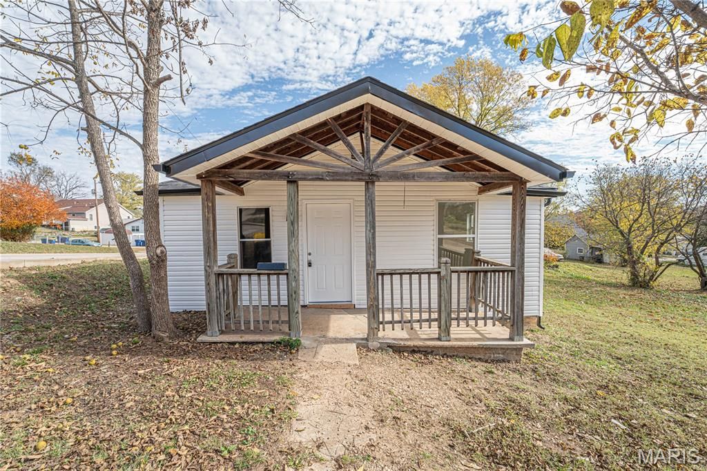 803 S 4th Street, De Soto, MO 63020